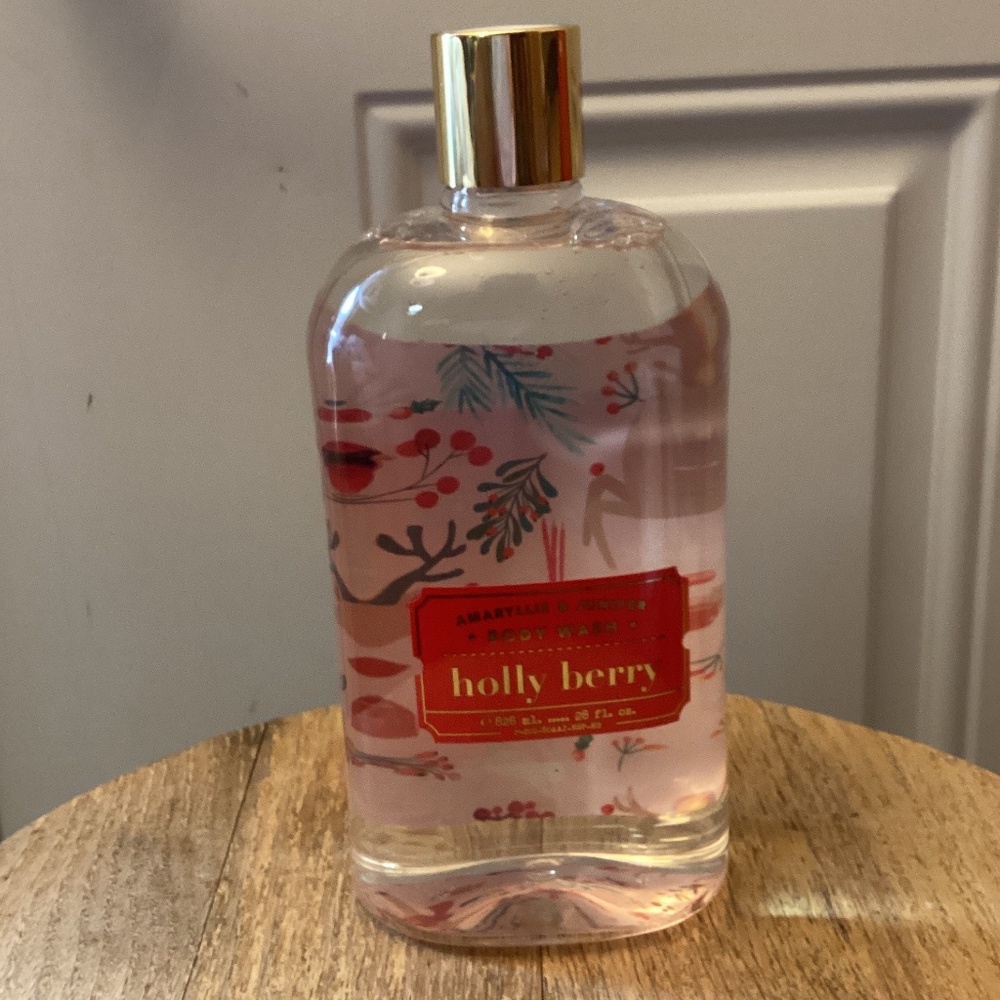 NEW Amaryllis & Juniper Holly Berry Body Wash